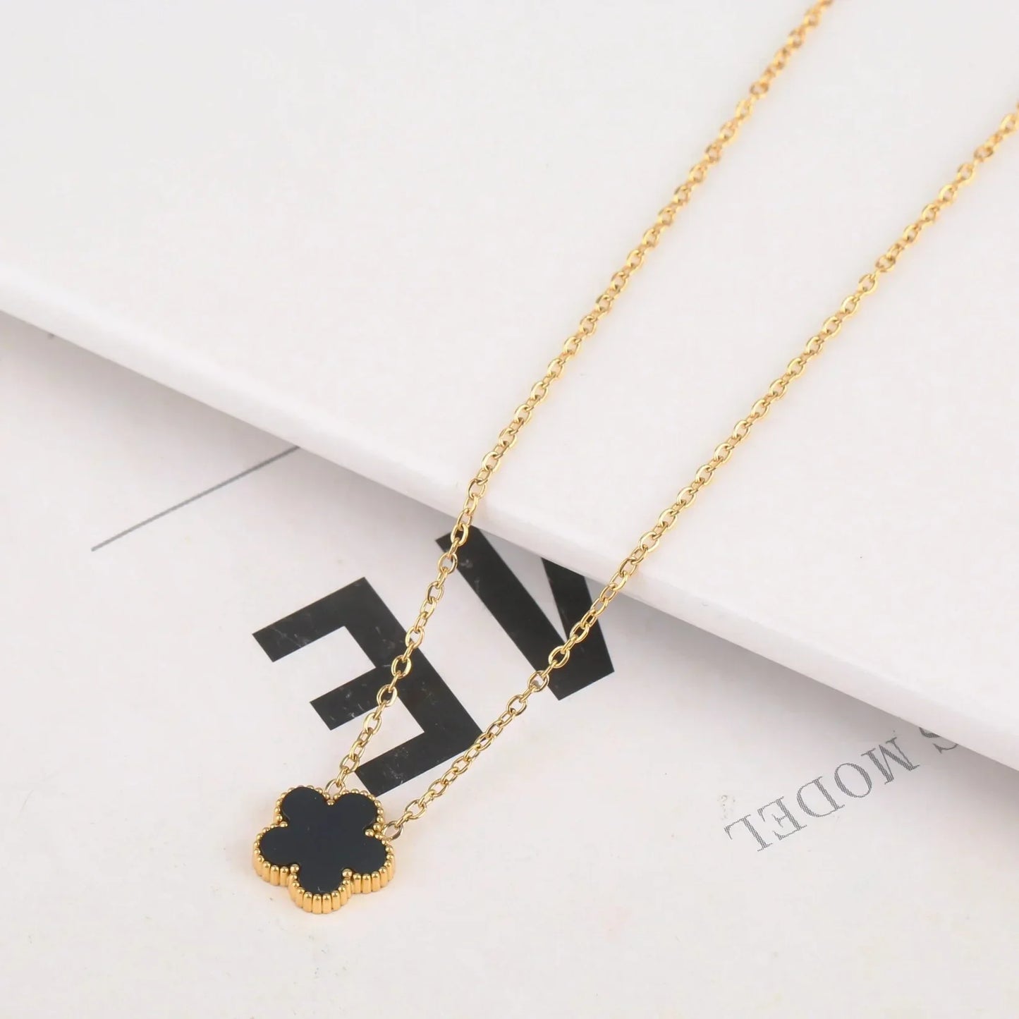 Clover Necklace Gold | Black